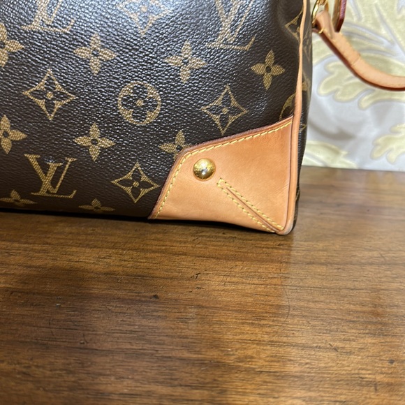 Louis Vuitton Retiro EUC. Comes with bag and receipt - Picture 10 of 17